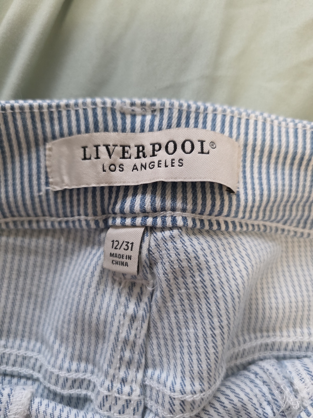 NWT Liverpool Los Angeles Gia Glider Crop Flare Jeans Twisted Seam Stripe 12/31 - Picture 4 of 6